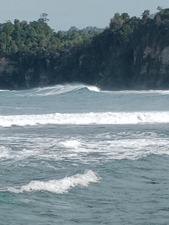 Rumah Nalu Surf Camp Krui Exterior photo